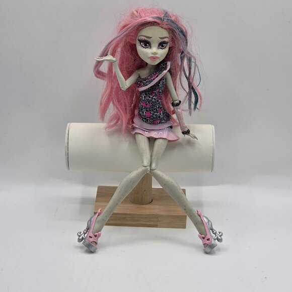 OG Monster High Rochelle Goyle Ghouls Night Out Doll 2011 - Picture 1 of 6